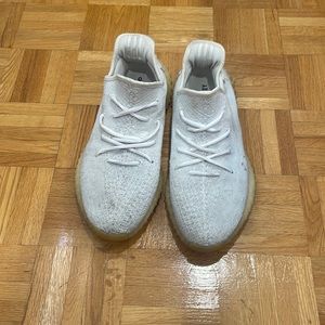 Yeezy 350 v2 white size 11